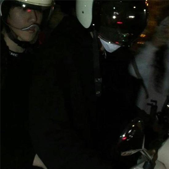 Ngày mà fan mong đợi cũng đến, Chanyeol đã chở Baekhyun (EXO) đi làm bằng xe máy - Ảnh 3.