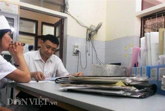 thanh hoa: benh vien tac trach, 1 tre so sinh suyt bi chon song hinh anh 1