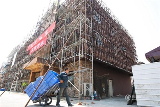 Nhà hàng trưng hẳn 50.000 con cá xung quanh để... phô trương thanh thế - Ảnh 3.