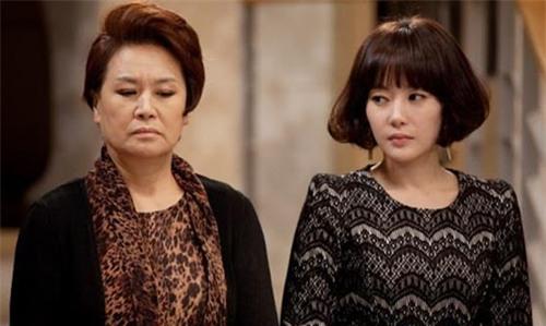 phan ung bat ngo cua con dau khi me chong cam ve que dip 30-4 - 1