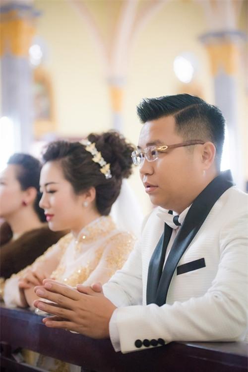 ngay-thu-nhat-le-cuoi-trong-nha-tho-1