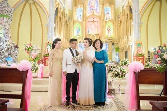 ngay-thu-nhat-le-cuoi-trong-nha-tho-9