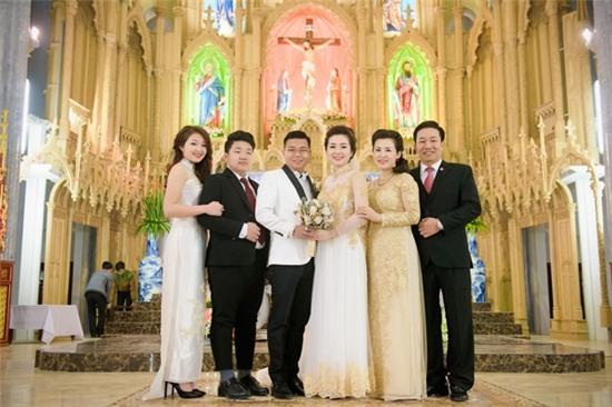 ngay-thu-nhat-le-cuoi-trong-nha-tho-10