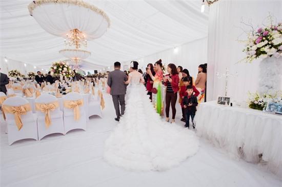 ngay-thu-ba-tiec-cuoi-tong-trang-tai-nam-dinh-1