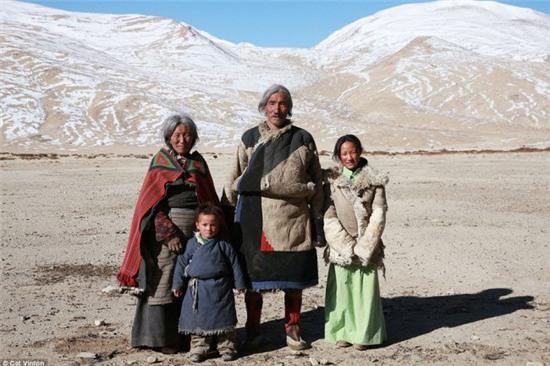 cuoc song nguyen thuy cua bo toc tren dinh himalayas hinh anh 2