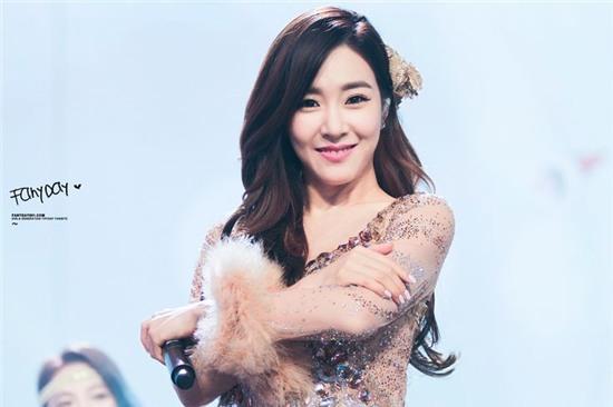 https://2sao.vietnamnetjsc.vn//2016/04/30/10/43/fans-snsd-se-mua-album-cua-jessica-hay-tiffany_3.jpg