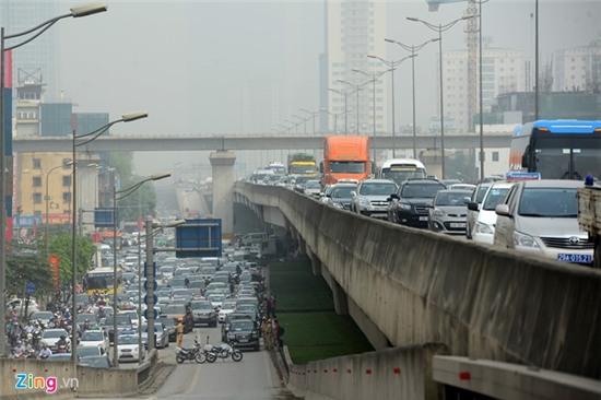 Cua ngo phia Nam Ha Noi un tac nghiem trong sang 30/4 hinh anh 1