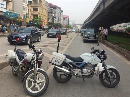 Cua ngo phia Nam Ha Noi un tac nghiem trong sang 30/4 hinh anh 4