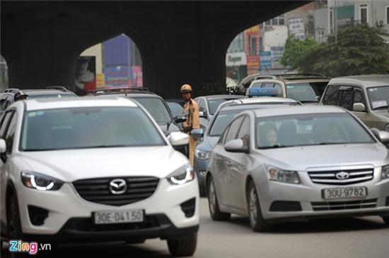 Cua ngo phia Nam Ha Noi un tac nghiem trong sang 30/4 hinh anh 6