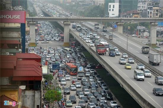 Cua ngo phia Nam Ha Noi un tac nghiem trong sang 30/4 hinh anh 8