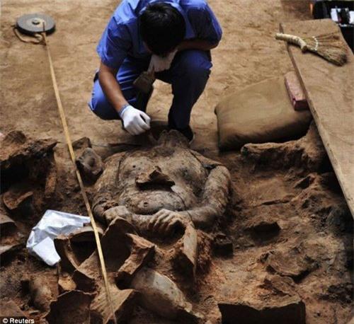 bi an lang mo tan thuy hoang: ngon doi “chua ai cham den duoc” hinh anh 5