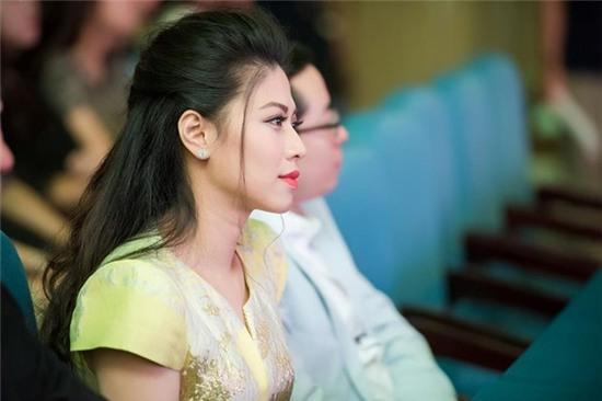 Ngoc Trinh tra loi chuyen lay chong, sinh con o nuoc ngoai hinh anh 4