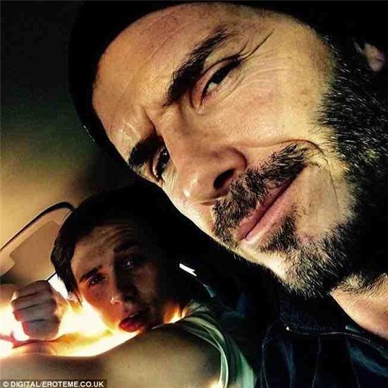 David Beckham lo lắng vì ngồi trên xe trong lúc Brooklyn tập lái - Ảnh 1.