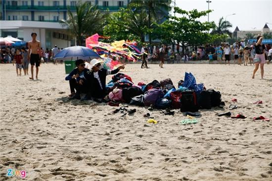 Bien Sam Son dong nghet, khach san chay phong hinh anh 2