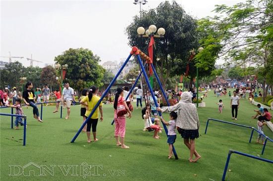 cac cong vien hà nọi chạt kín nguòi, qua tai trong dip nghi le hinh anh 11