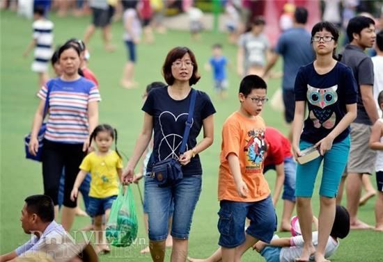 cac cong vien hà nọi chạt kín nguòi, qua tai trong dip nghi le hinh anh 12