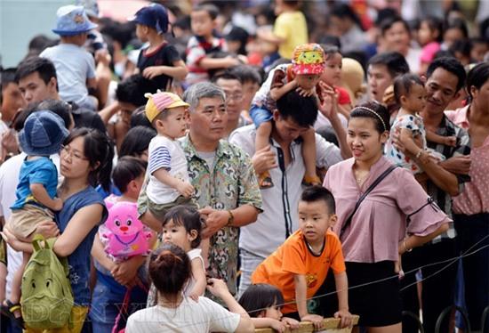 cac cong vien hà nọi chạt kín nguòi, qua tai trong dip nghi le hinh anh 6