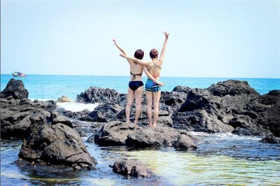 Đừng giơ tay chữ V nữa, đã đi du lịch thì phải chụp ảnh như thế này này! - Ảnh 21.