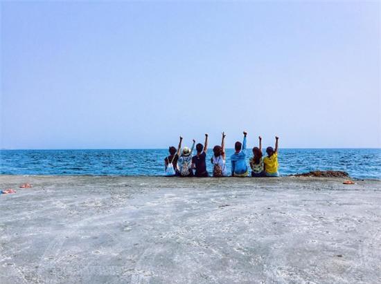 Đừng giơ tay chữ V nữa, đã đi du lịch thì phải chụp ảnh như thế này này! - Ảnh 22.