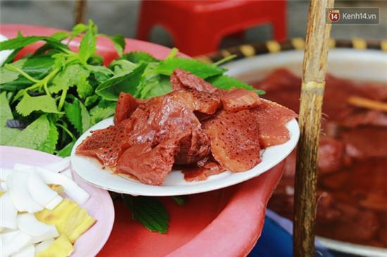 Hà Nội: Lạ miệng, lạ mắt món gỏi sứa đậu phụ mắm tôm trên phố Hàng Chiếu - Ảnh 12.