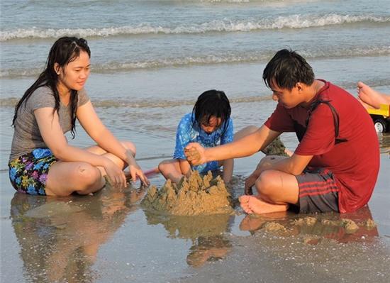 Vui choi tren bai bien khong rac o Vung Tau hinh anh 1