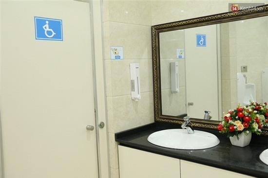 Cận cảnh độ sang chảnh của nhà vệ sinh công cộng 5 sao miễn phí mới toanh ở Đà Nẵng - Ảnh 5.