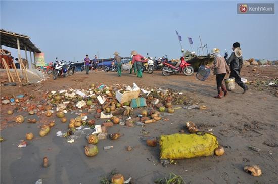 Hình ảnh những bãi rác tại các khu du lịch sau kì nghỉ lễ khiến nhiều người giật mình - Ảnh 11.