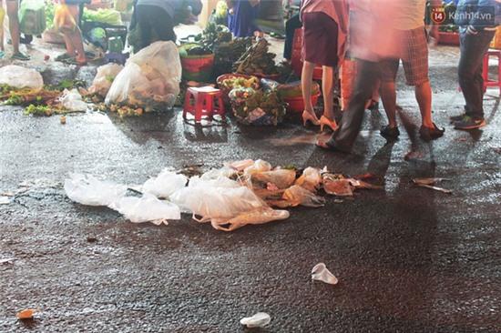 Hình ảnh những bãi rác tại các khu du lịch sau kì nghỉ lễ khiến nhiều người giật mình - Ảnh 3.