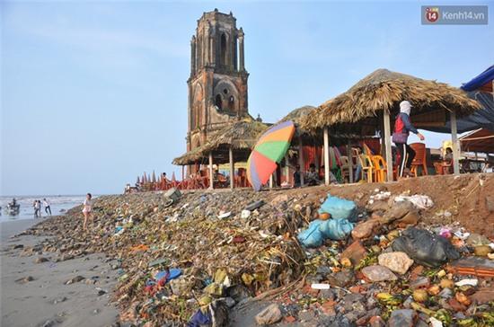 Hình ảnh những bãi rác tại các khu du lịch sau kì nghỉ lễ khiến nhiều người giật mình - Ảnh 6.