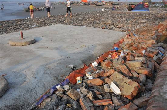 Hình ảnh những bãi rác tại các khu du lịch sau kì nghỉ lễ khiến nhiều người giật mình - Ảnh 8.