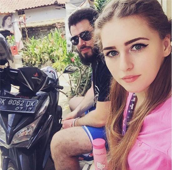 Búp bê xinh đẹp mang thân hình đô vật người Nga tiếp tục gây choáng với loạt ảnh mới - Ảnh 13.