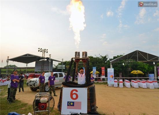 Clip: Trải nghiệm độc đáo - bay trên Kinh thành Huế bằng khinh khí cầu - Ảnh 2.