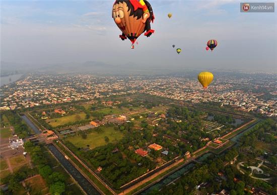 Clip: Trải nghiệm độc đáo - bay trên Kinh thành Huế bằng khinh khí cầu - Ảnh 10.