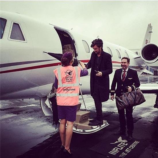 Cha me ty phu ro mot khoe cuoc song sang chanh tren mang hinh anh 11