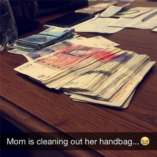 Cha me ty phu ro mot khoe cuoc song sang chanh tren mang hinh anh 4