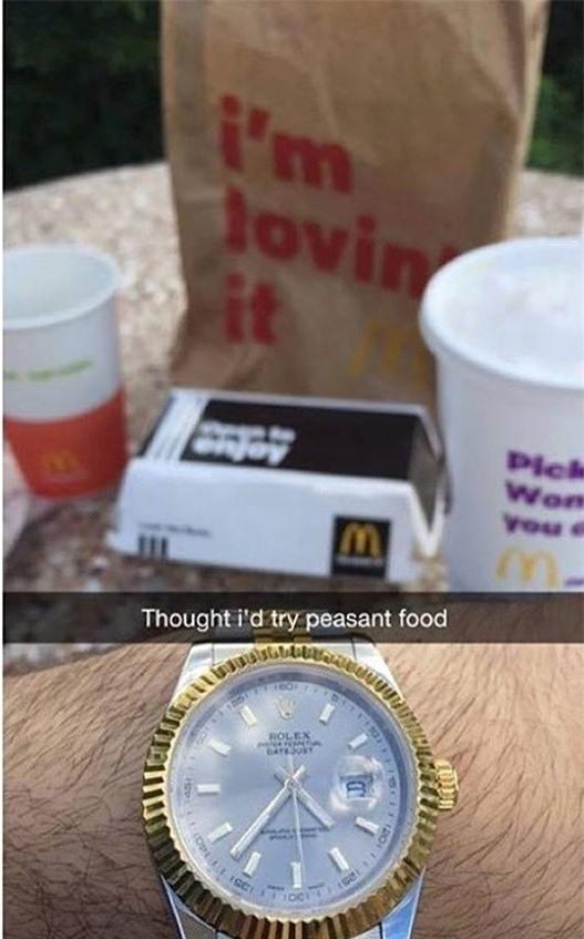 Cha me ty phu ro mot khoe cuoc song sang chanh tren mang hinh anh 6