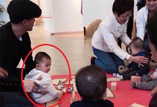 Hình ảnh hiếm hoi của con gái Dương Mịch - Lưu Khải Uy được hé lộ - Ảnh 4.