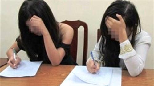 Chân dài phẫu thuật thẩm mỹ để tiện bề đi khách? - Ảnh 2.