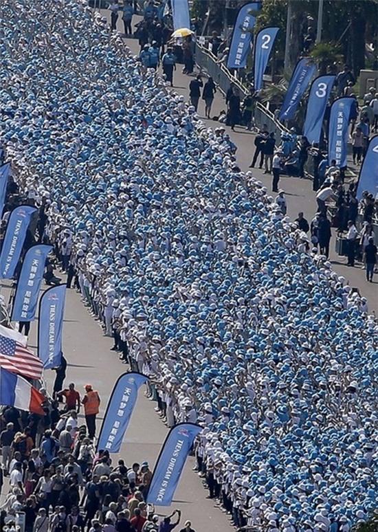 ong-chu-cho-nhan-vien-di-nghi-mat