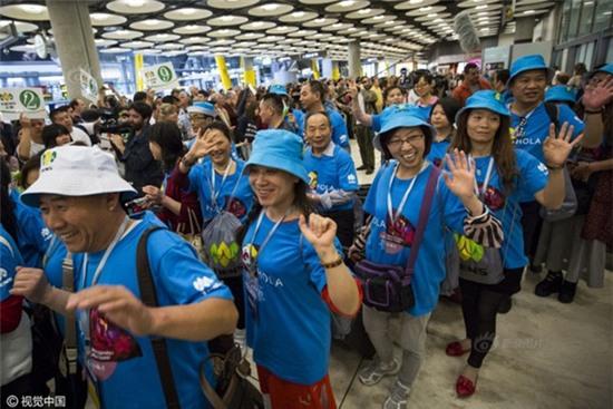 ong-chu-cho-nhan-vien-di-nghi-mat