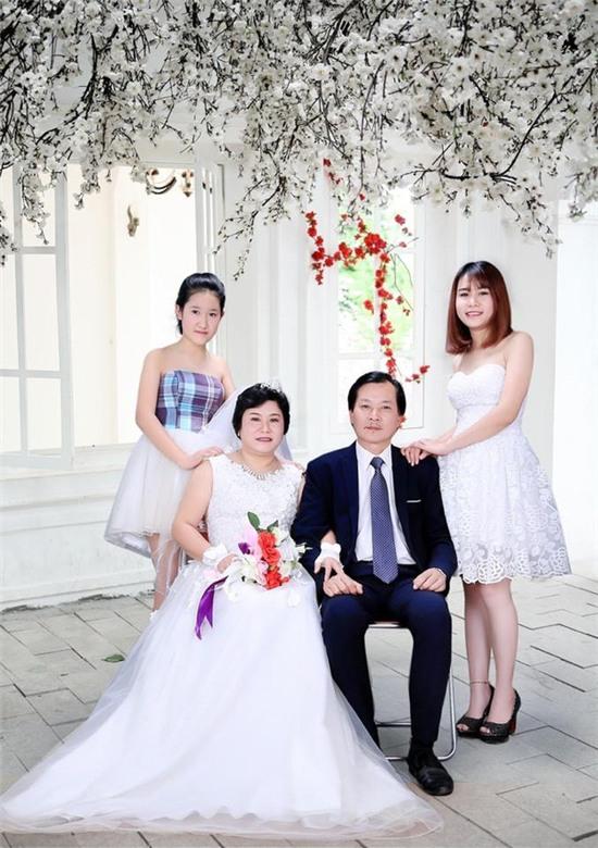 Nhìn ảnh ngày xưa với bây giờ mới thấy mẹ chúng ta đã hi sinh tuổi thanh xuân thế nào