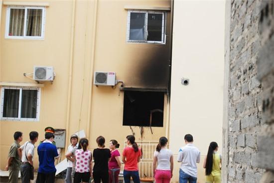  Hiện trường bên ngoài vụ nổ ở Khu chung cư dành cho người thu nhập thấp ở Khu phụ trợ Khu công nghiệp Bắc Duyên Hải ( thành phố Lào Cai) sáng ngày 8/5/2016. 