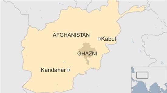 Xe buyt dam xe bon cho dau o Afghanistan, 52 nguoi chet hinh anh 2