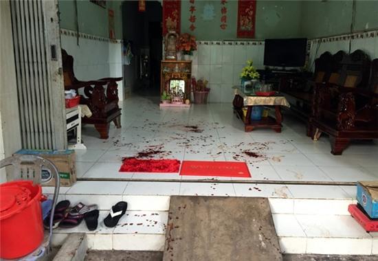 Thanh nien cam ma tau xong vao nha chem trong thuong co gai hinh anh 1