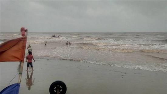 Ru nhau tam bien, 3 nam sinh lop 11 mat tich hinh anh 2