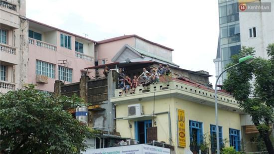 Chùm ảnh: Dở khóc dở cười cảnh nhiệt tình hóng biến của người Việt - Ảnh 13.