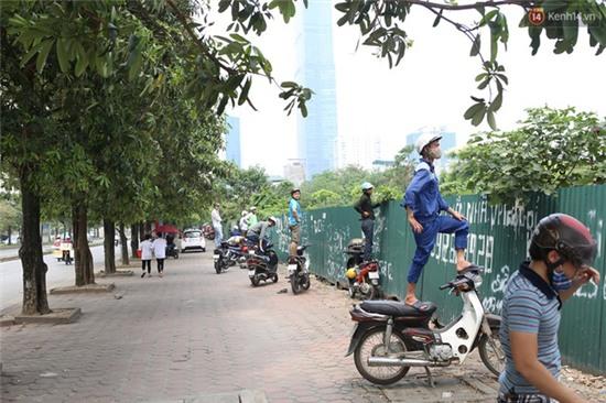 Chùm ảnh: Dở khóc dở cười cảnh nhiệt tình hóng biến của người Việt - Ảnh 2.