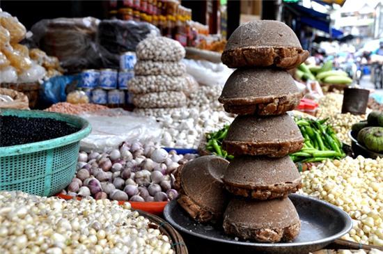 Một vòng chợ xứ Quảng Sài Gòn, kiếm đủ đồ ăn ngon