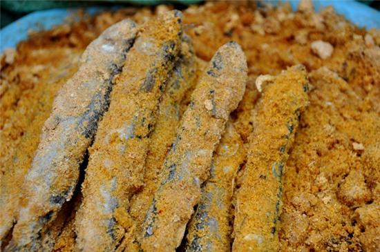 Một vòng chợ xứ Quảng Sài Gòn, kiếm đủ đồ ăn ngon