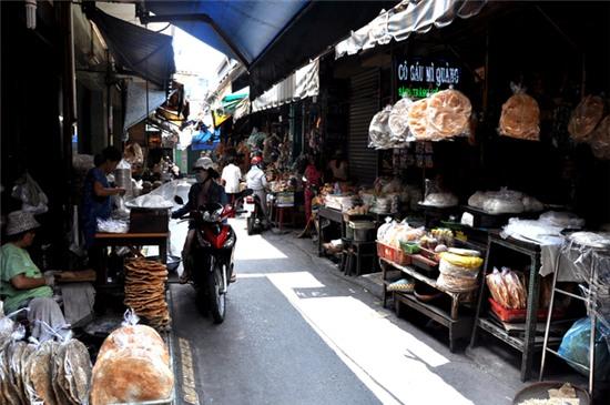 Một vòng chợ xứ Quảng Sài Gòn, kiếm đủ đồ ăn ngon